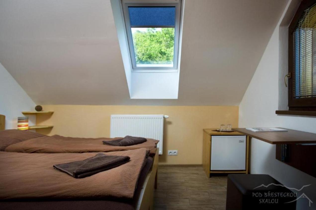 Pod Bresteckou Skalou Břestek Buitenkant foto