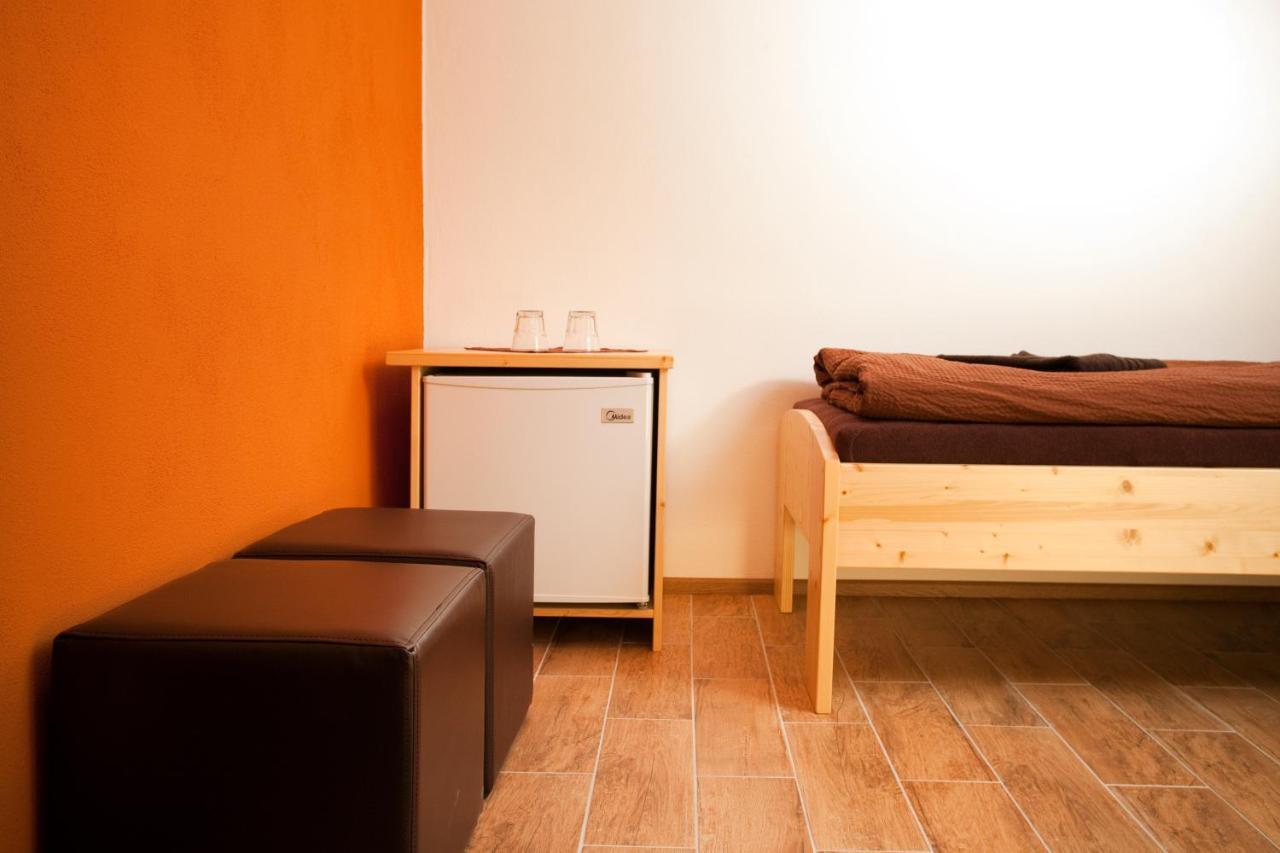 Pod Bresteckou Skalou Břestek Buitenkant foto