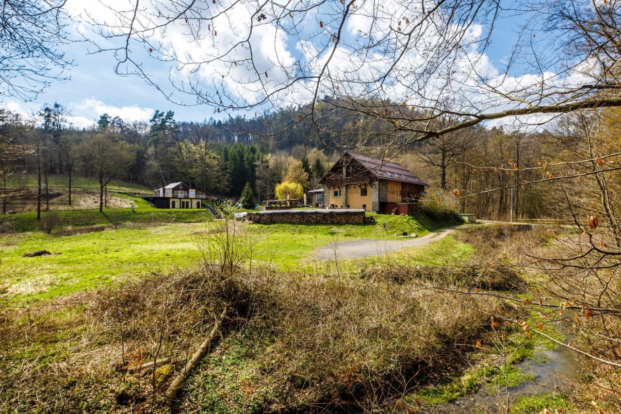 Pod Bresteckou Skalou Břestek Buitenkant foto