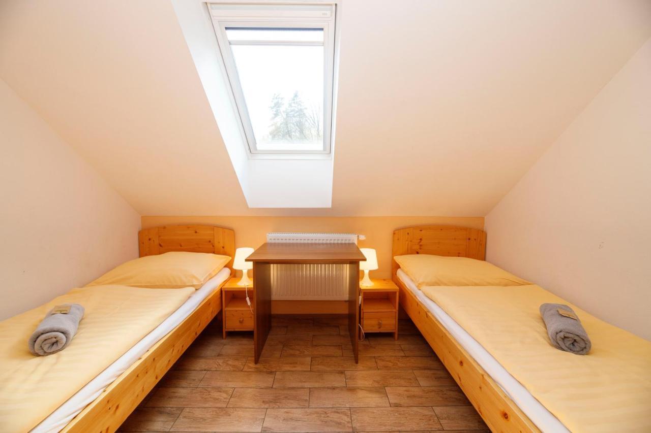 Pod Bresteckou Skalou Břestek Buitenkant foto
