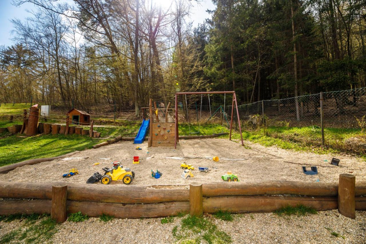 Pod Bresteckou Skalou Břestek Buitenkant foto