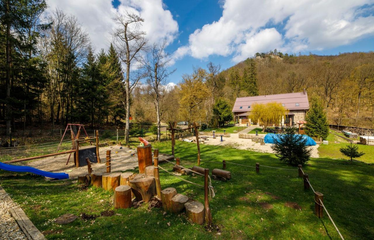 Pod Bresteckou Skalou Břestek Buitenkant foto