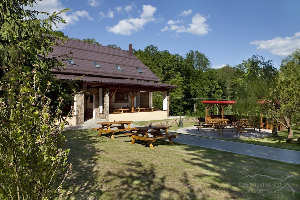 Pod Bresteckou Skalou Břestek Buitenkant foto